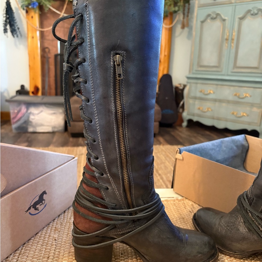 Freebird By Steven Coal Boots in black - Picture 7 of 15